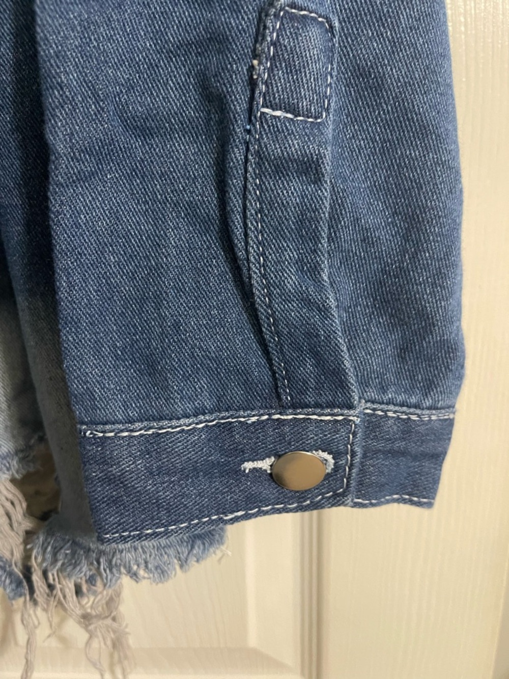 New Women’s Boutique Denim Distressed Jacket - Picture 3 of 5